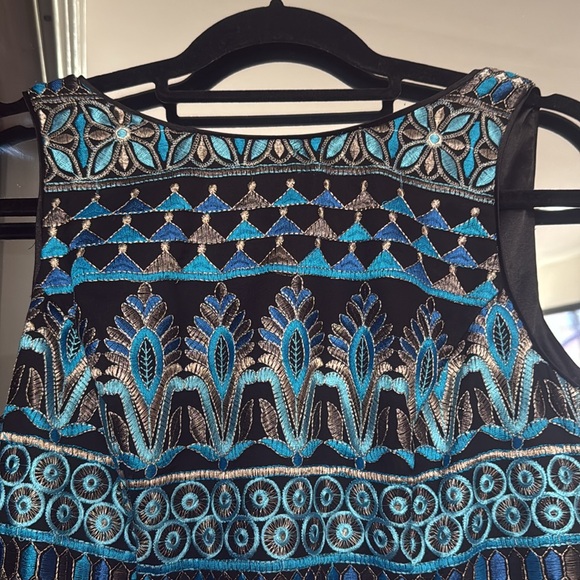 White House elegant dress - Picture 3 of 3